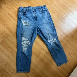 American Eagle Distressed medium blue Mom Jeans size 14 SHORT